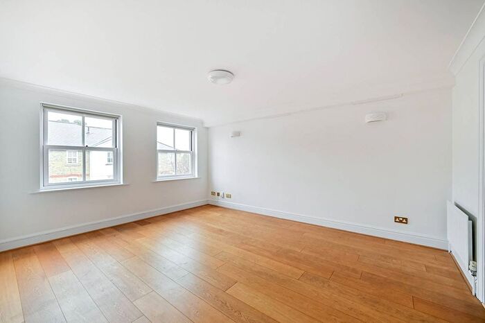 2 Bedroom Flat To Rent In Candler Mews, Twickenham, TW1