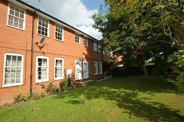 2 Bedroom Flat For Sale In Hallgate Court, Alwoodley, Leeds, LS17