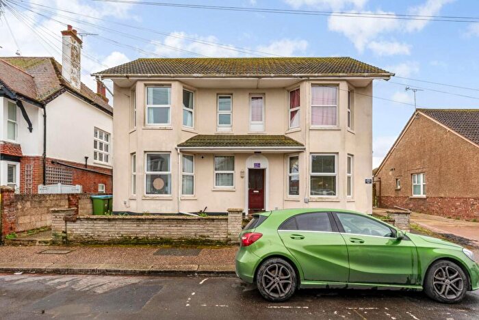 1 Bedroom Flat For Sale In Bassett Road, Bognor Regis, West Sussex, PO21