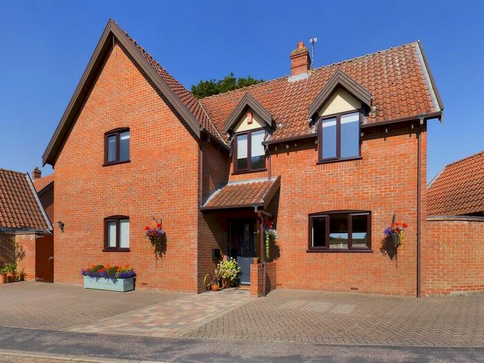 4 Bedroom Detached House For Sale In St. Benedict's Close, Toft Monks, NR34