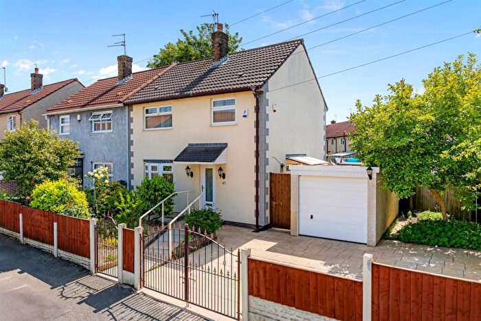 3 Bedroom Semi-Detached House For Sale In Thomas Drive, Prescot, L35