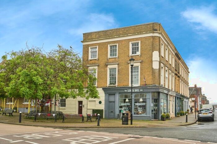 1 Bedroom Apartment To Rent In Clarence Road, East Cowes, PO32