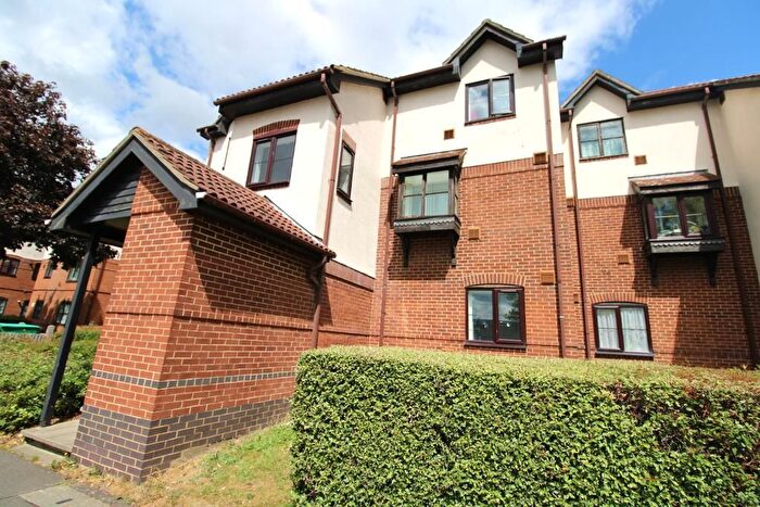 1 Bedroom Flat For Sale In David Close, Harlington, UB3