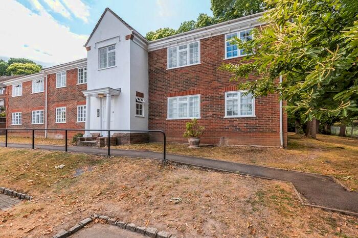 1 Bedroom Flat To Rent In Bagshot, Surrey, GU19