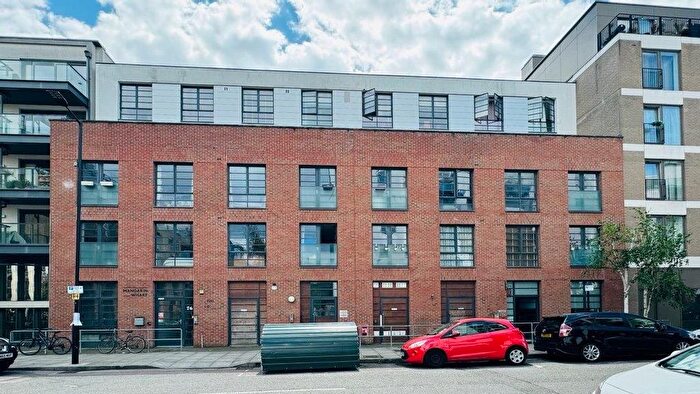 1 Bedroom Flat To Rent In De Beauvoir Crescent, London, Haggerston, N1