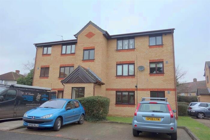 1 Bedroom Flat To Rent In Fielders Close, Enfield EN1