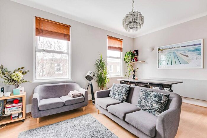 2 Bedroom Flat For Sale In Mitchison Road, Islington, London, N1