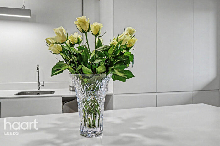 2 Bedroom Apartment For Sale In Happy Walk, Leeds, LS9