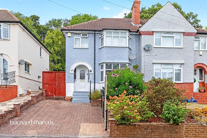 3 Bedroom Semi-Detached House For Sale In Foxearth Road, South Croydon, CR2
