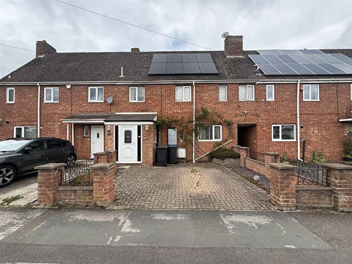 4 Bedroom Terraced House For Sale In Seymour Road, Trowbridge, BA14
