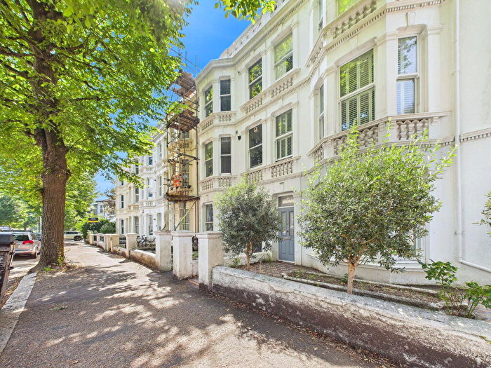 2 Bedroom Flat For Sale In Sackville Road, Hove, BN3