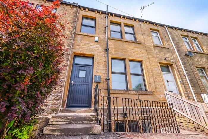 2 Bedroom Cottage To Rent In Meltham Road, Lockwood, HD1
