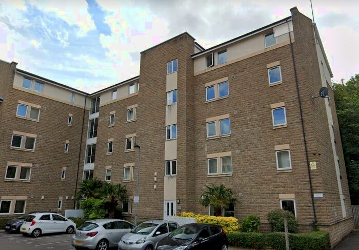 2 Bedroom Flat To Rent In Thwaite Court, Cornmill View, Horsforth, Leeds, LS18
