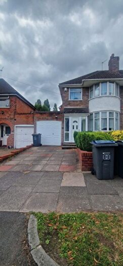 3 Bedroom Semi-Detached House To Rent In Birmingham, B13