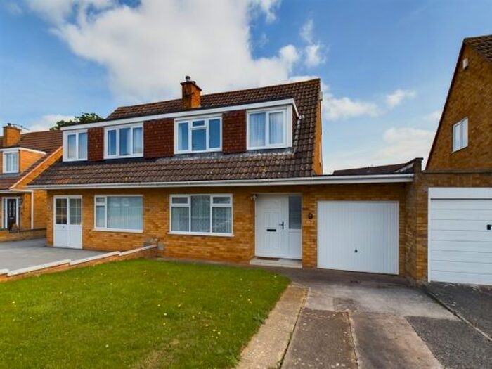 3 Bedroom Semi-Detached House For Sale In Heathcombe Road, Bridgwater, TA6