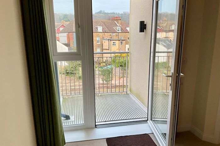 1 Bedroom Flat For Sale In Elkington House, Charlton Green, Dover, CT16
