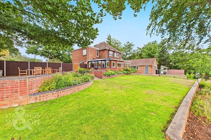 4 Bedroom Detached House For Sale In Hellesdon Road, Norwich, NR6