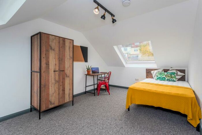 6 Bedroom Detached House To Rent In Jevington Drive, Brighton, BN2