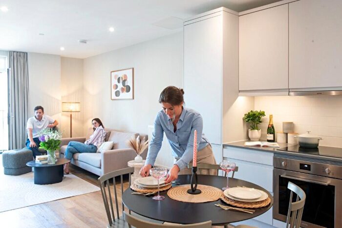 2 Bedroom Apartment To Rent In Moat Street, London, SW11