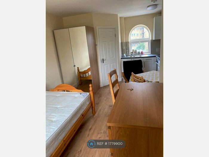 Studio To Rent In Mcgovern, London, NW6