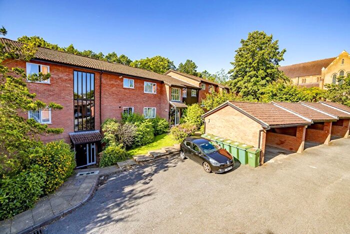 1 Bedroom Apartment To Rent In Canterbury Court, Battlefield Road, St. Albans, Hertfordshire, AL1