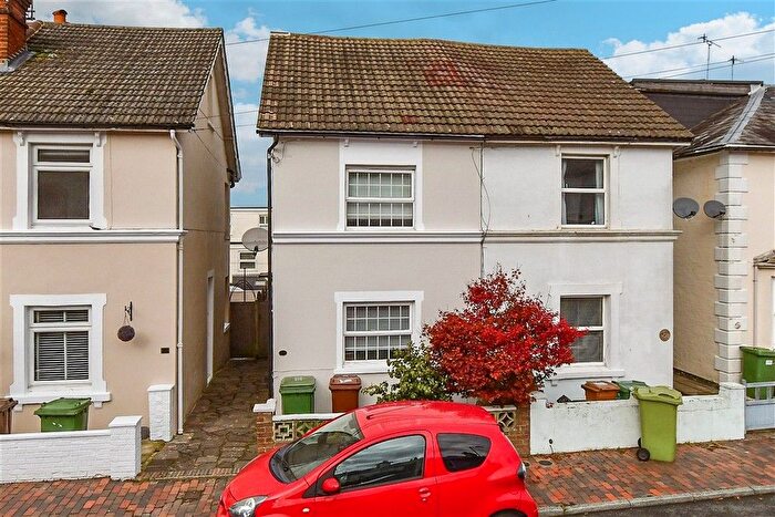 4 Bedroom Semi Detached House For Sale In Chandos Road, Tunbridge Wells, Kent, TN1