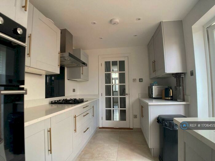 3 Bedroom End Of Terrace House To Rent In Benson Road, Croydon, CR0