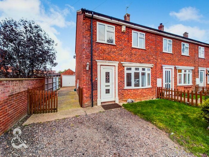 3 Bedroom Semi-Detached House To Rent In Pearsons Close, Freethorpe, Norwich, NR13