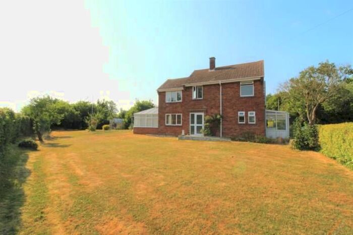 3 Bedroom Detached House To Rent In Cotton End Rd, Wilstead, MK45