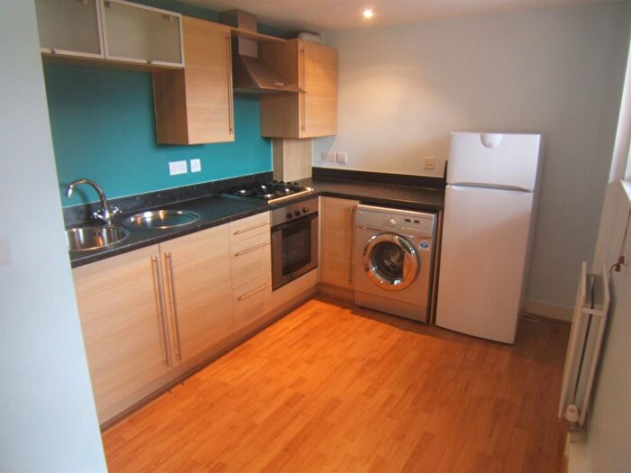 2 Bedroom Flat To Rent In Bennett, Wakefield, WF1