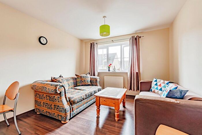 2 Bedroom Apartment For Sale In Tylehurst Drive, Redhill, RH1