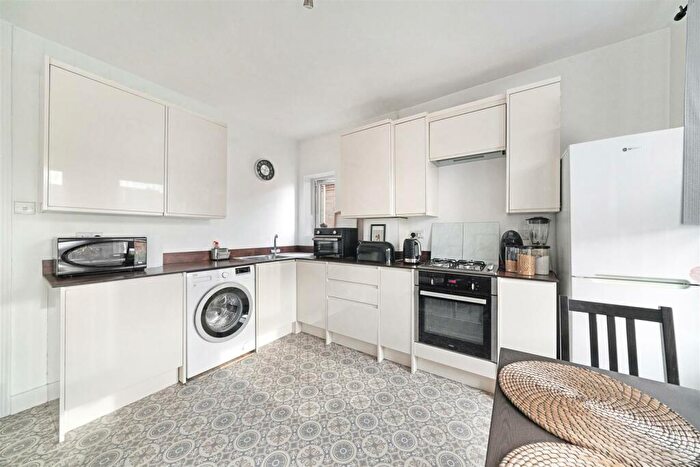 2 Bedroom Apartment To Rent In Diana Road, London, E17