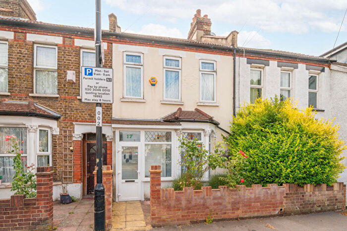 3 Bedroom Detached House For Sale In Sandringham Road, Thornton Heath, CR7