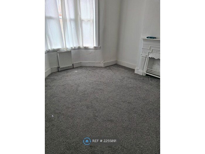 2 Bedroom Flat To Rent In Edinburgh Road, London, E17