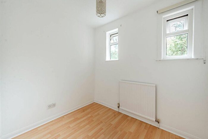 2 Bedroom Flat To Rent In Devonshire Road, Hatch End, Pinner, HA5
