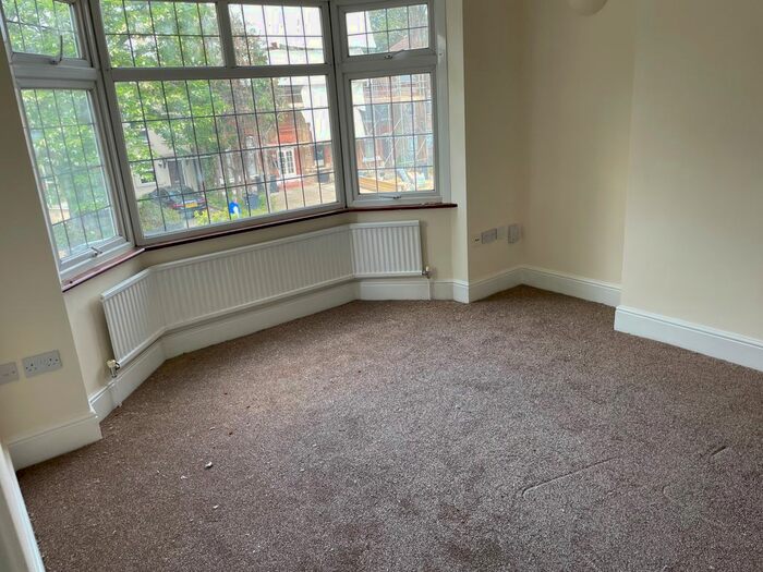 2 Bedroom Flat To Rent In Cameron Road, Seven Kings, IG3