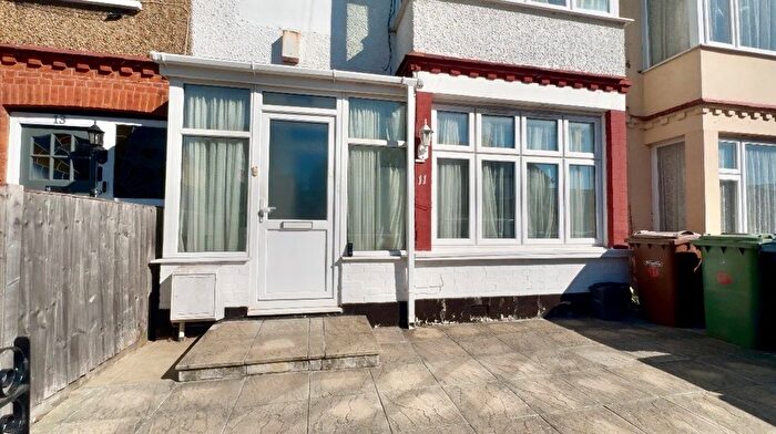 1 Bedroom Maisonette For Sale In Montgomery Road, Edgware, HA8