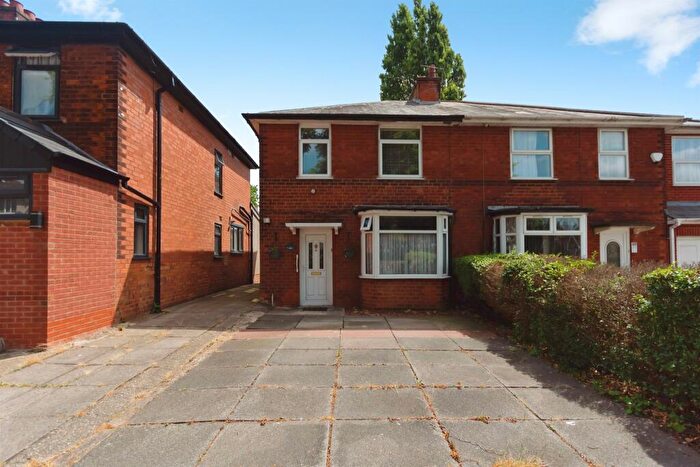 3 Bedroom Semi Detached House For Sale In Dudley Park Road, Birmingham, B27
