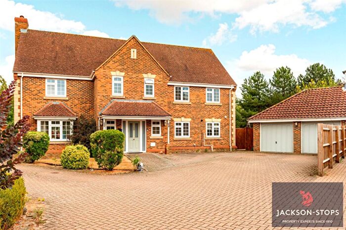 5 Bedroom Detached House For Sale In Moat Farm Close, Greenfield, Bedfordshire, MK45