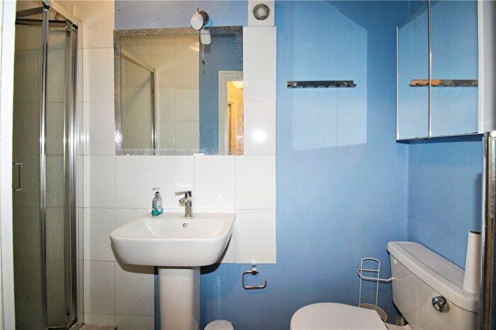 1 Bedroom Flat To Rent In St. John's Hill, London, SW11