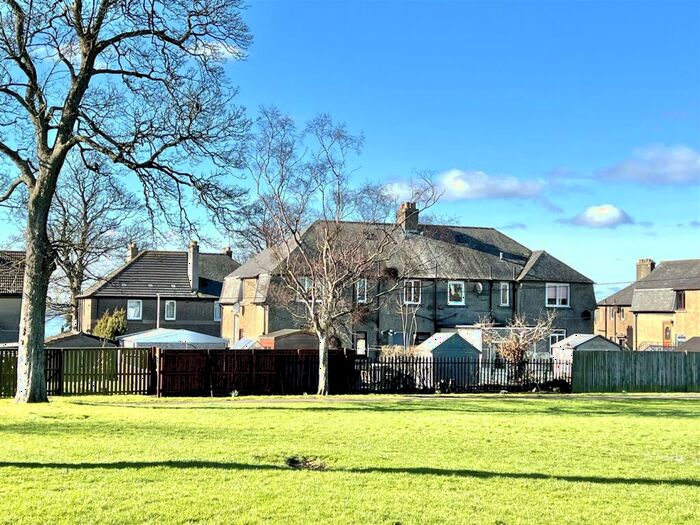 3 Bedroom Flat For Sale In Upper Wellheads, Limekilns, KY11