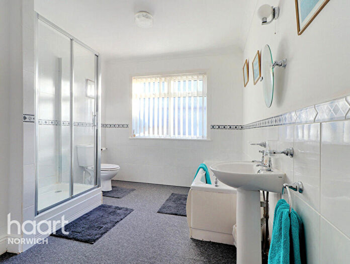 2 Bedroom Semi-Detached Bungalow For Sale In Thorpe Avenue, Norwich, NR7