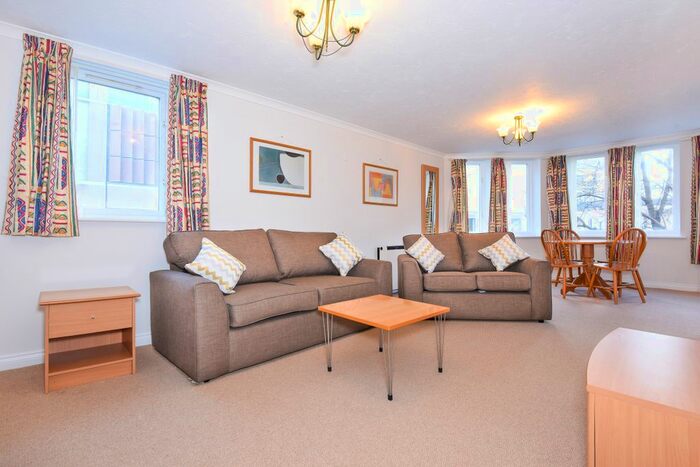 2 Bedroom Flat To Rent In Tennyson Lodge, Paradise Square, OX1
