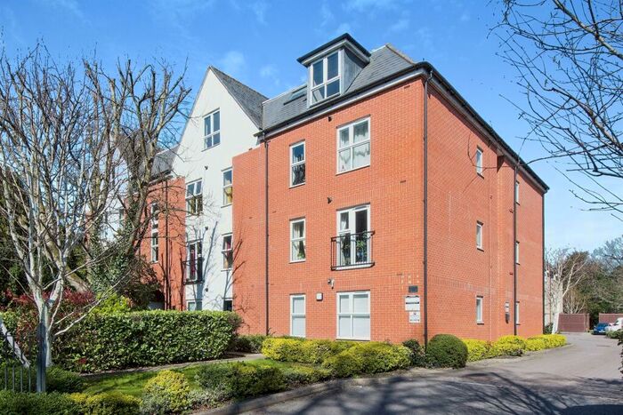 2 Bedroom Flat For Sale In Archers Road, Southampton, SO15