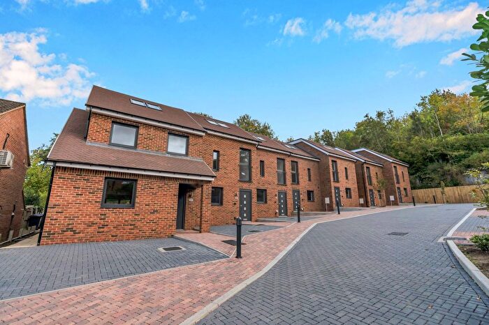 4 Bedroom End Of Terrace House For Sale In Quail Gardens, South Croydon, CR2