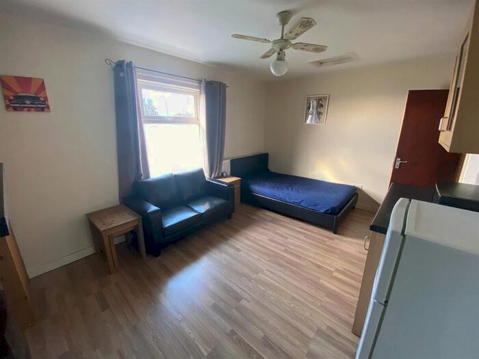 Studio To Rent In Buffery Road, Dudley, DY2