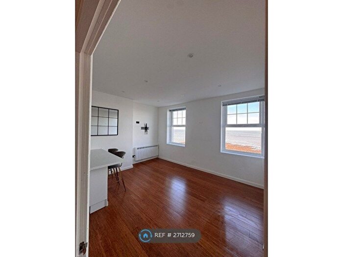 2 Bedroom Flat To Rent In Lewis Crescent, Cliftonville, Margate, CT9