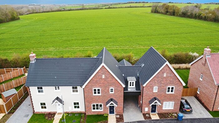 3 Bedroom Link Detached House For Sale In Weavers Way, Clare, Sudbury, CO10