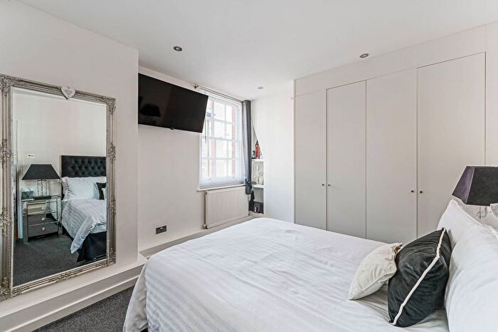 2 Bedroom Flat For Sale In Beaufort Street, Chelsea, London, SW3