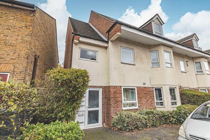 1 Bedroom Flat To Rent In High Street, Iver, SL0